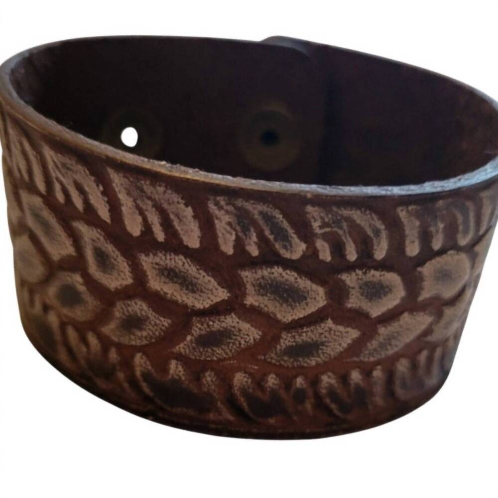 NEW A RARE BIRD hand-tooled leather bracelet in ivory brown
